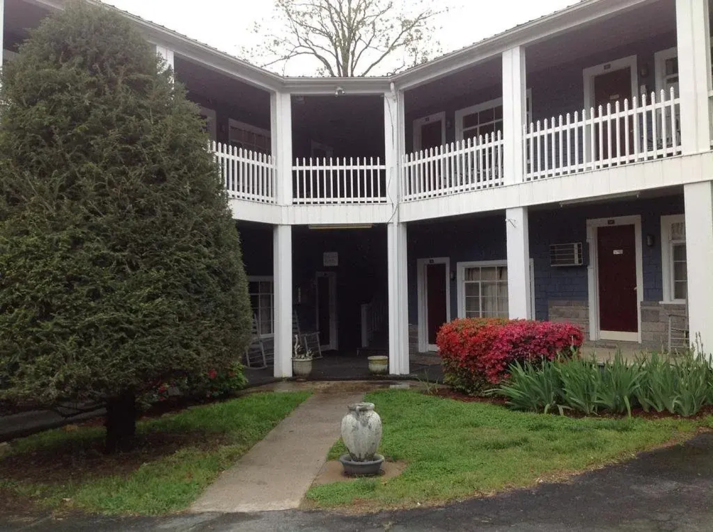 Lloyd's On The River Country Inn By OYO