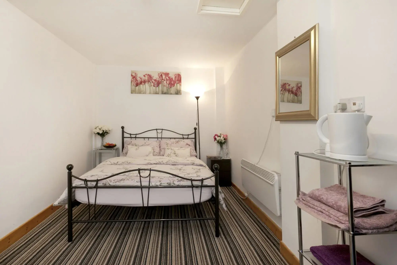 Two bedrooms self-contained flat with Free Parking - Flat 2