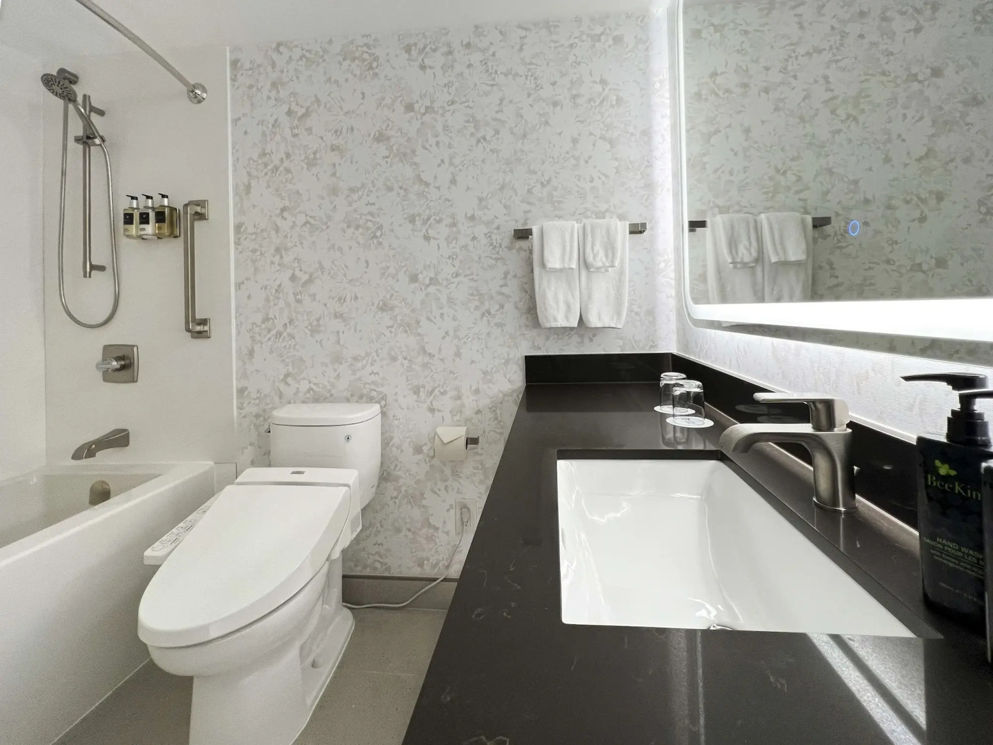 Coast Victoria Hotel & Marina by APA