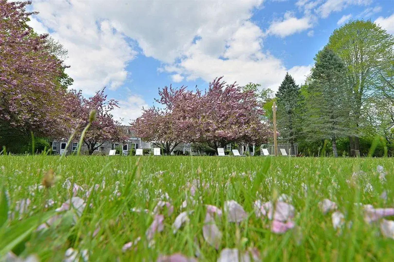 Village Latch Inn Hotel