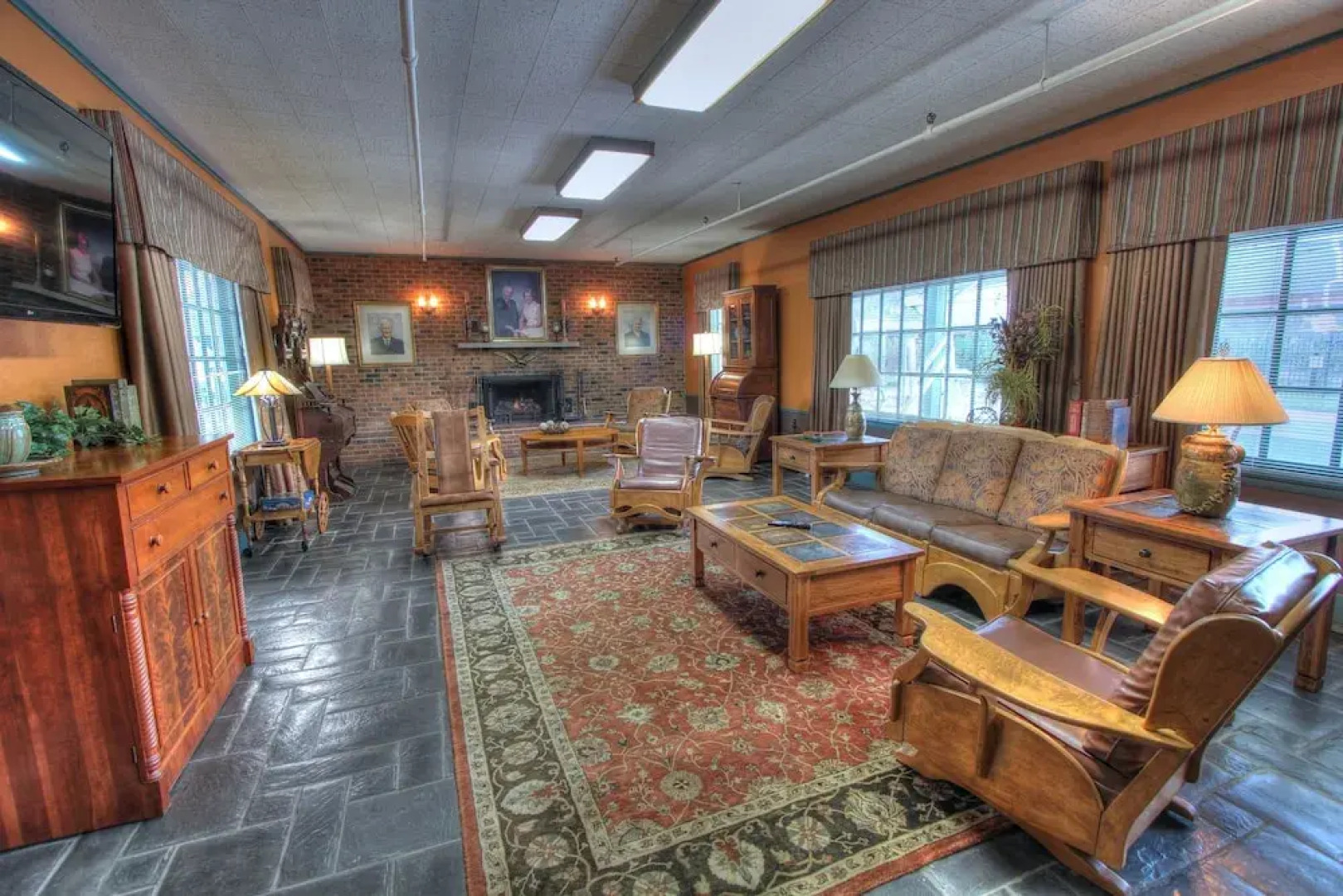 The Historic Gatlinburg Inn