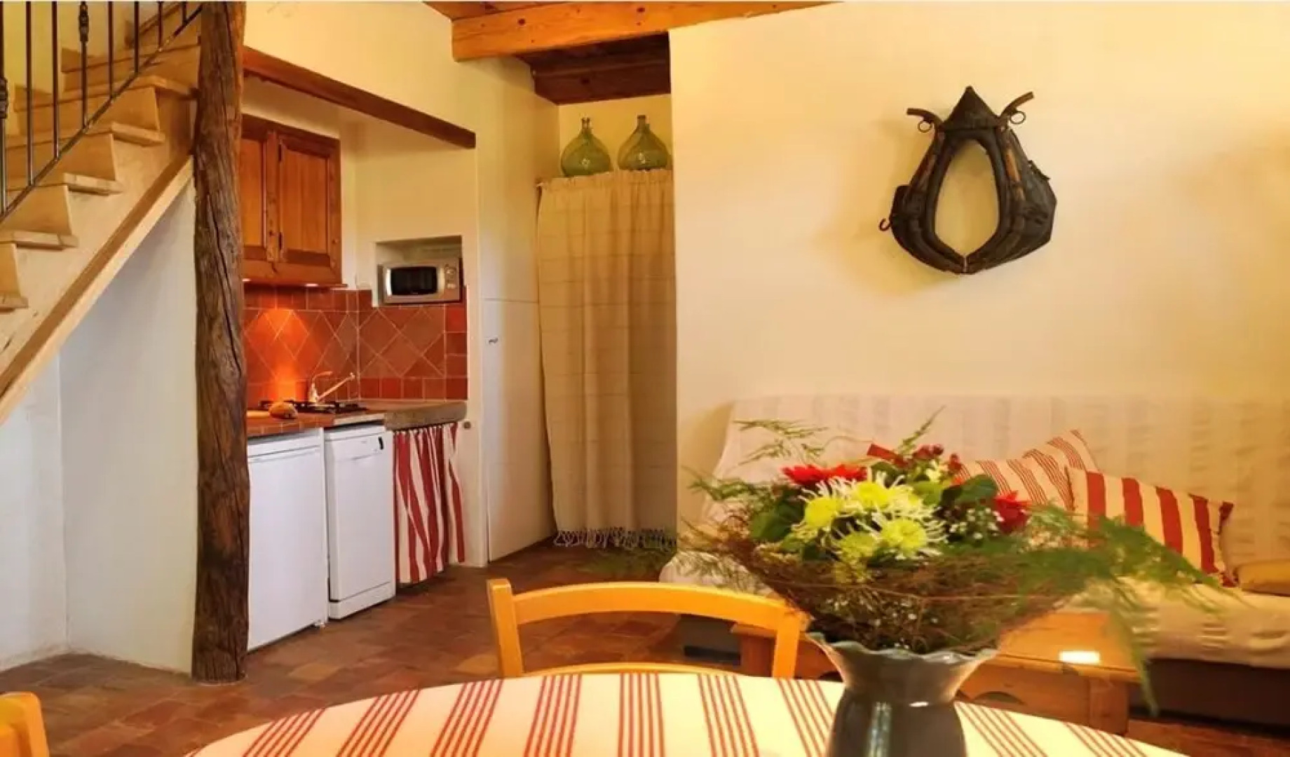 House With 2 Bedrooms in Grans, With Pool Access and Furnished Terrace