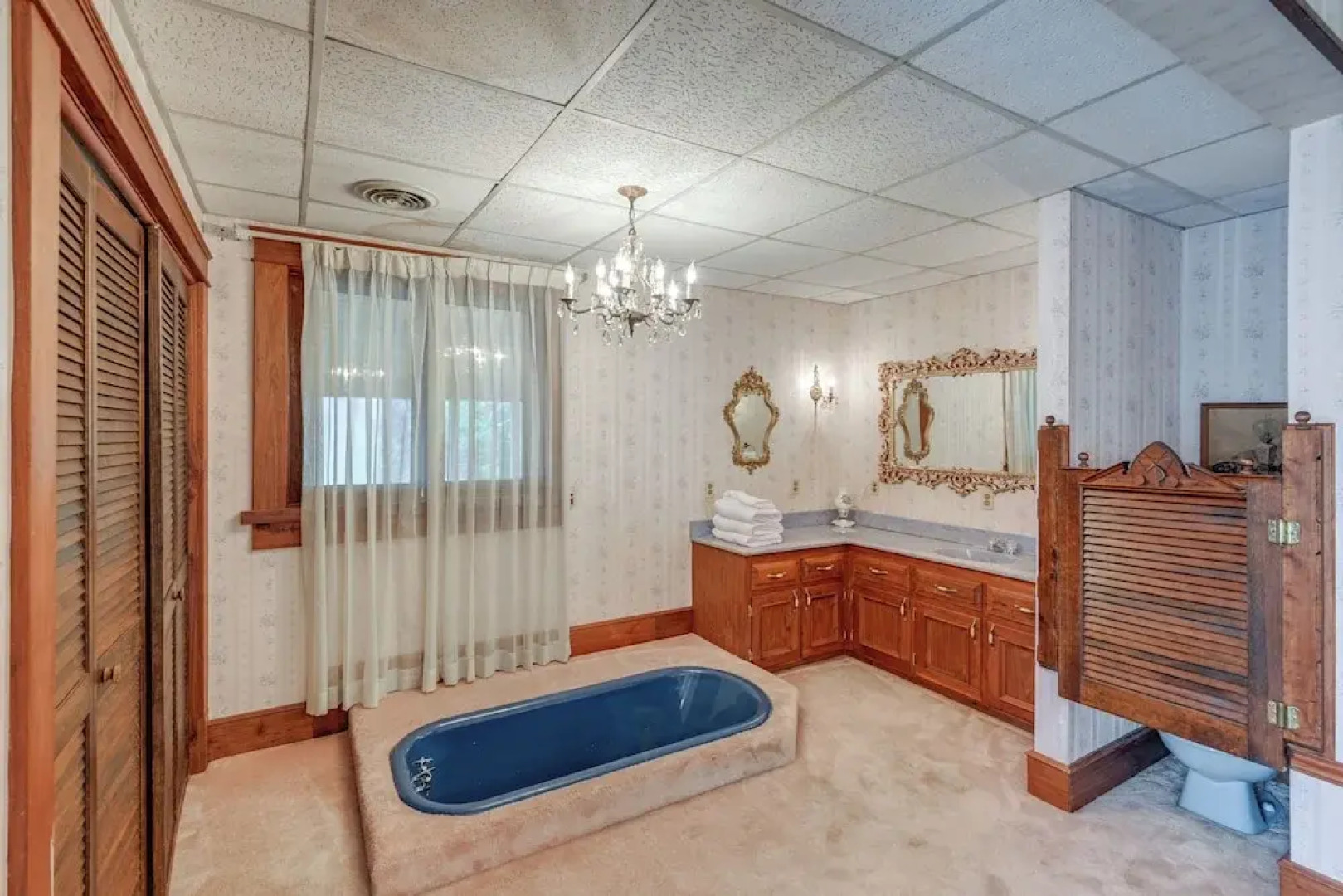 Walk to Lawrenceburg Square: Home for Large Groups