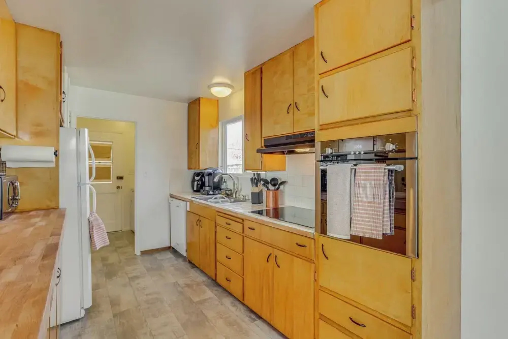 11 Mi to Burney Falls: Charming Home w/ Fireplace