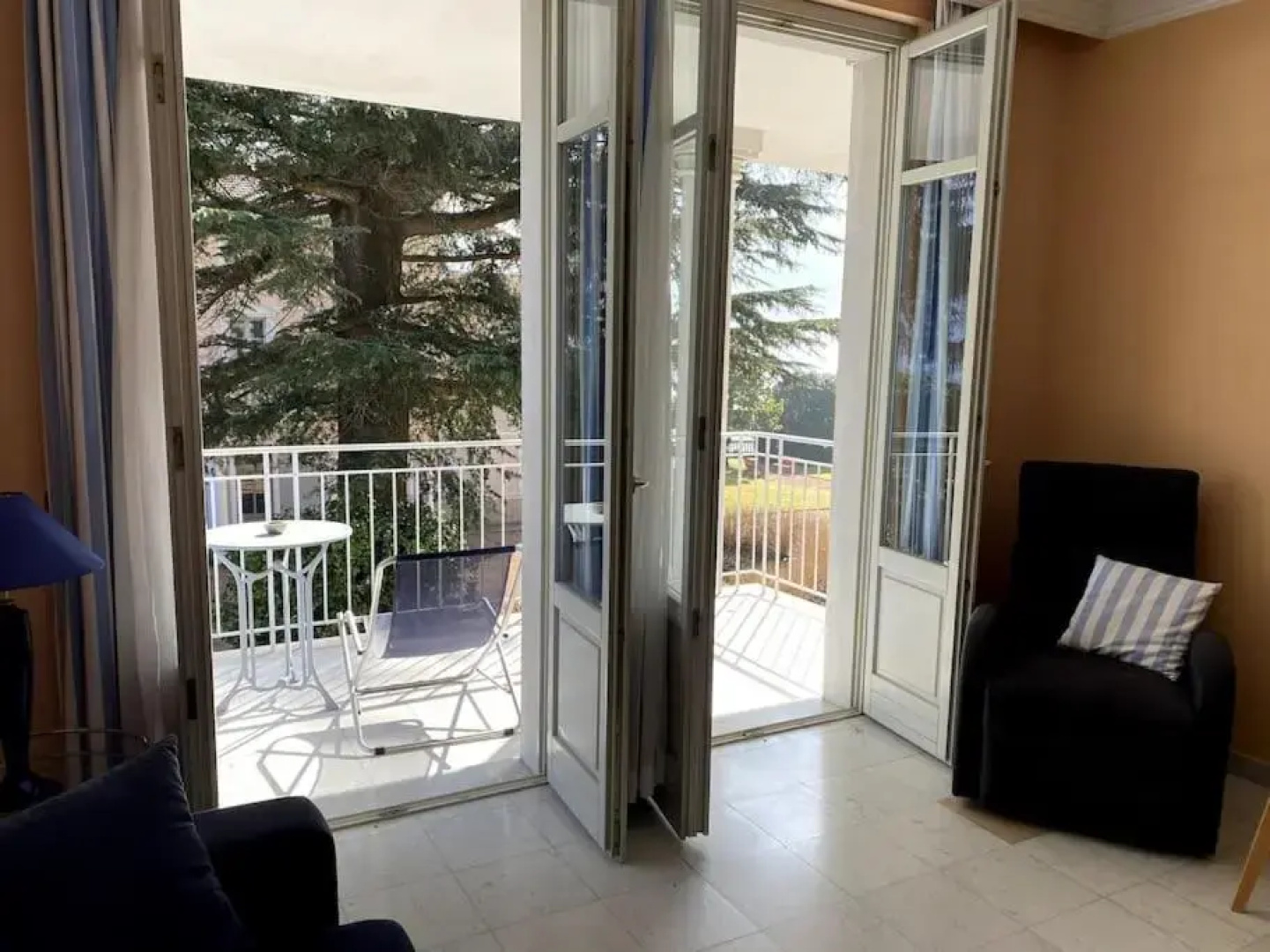 Beautiful apartment with direct access to Lake Lugano