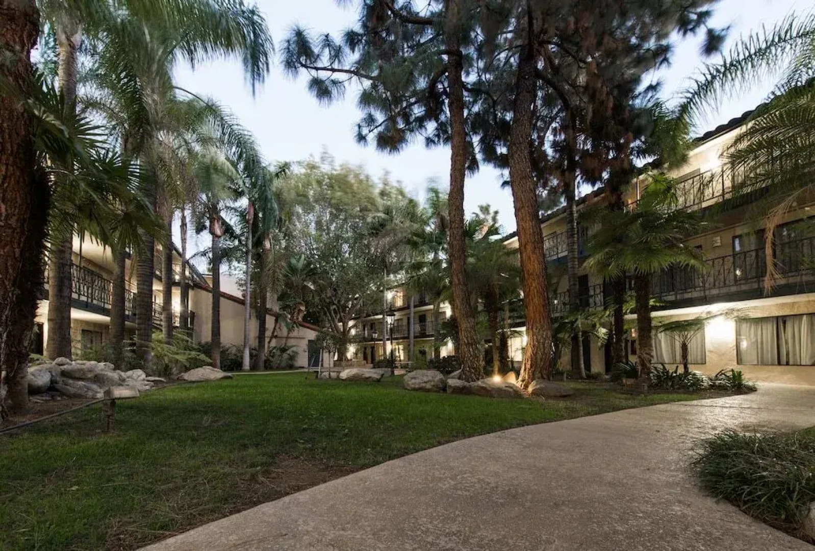 Radisson Suites Covina