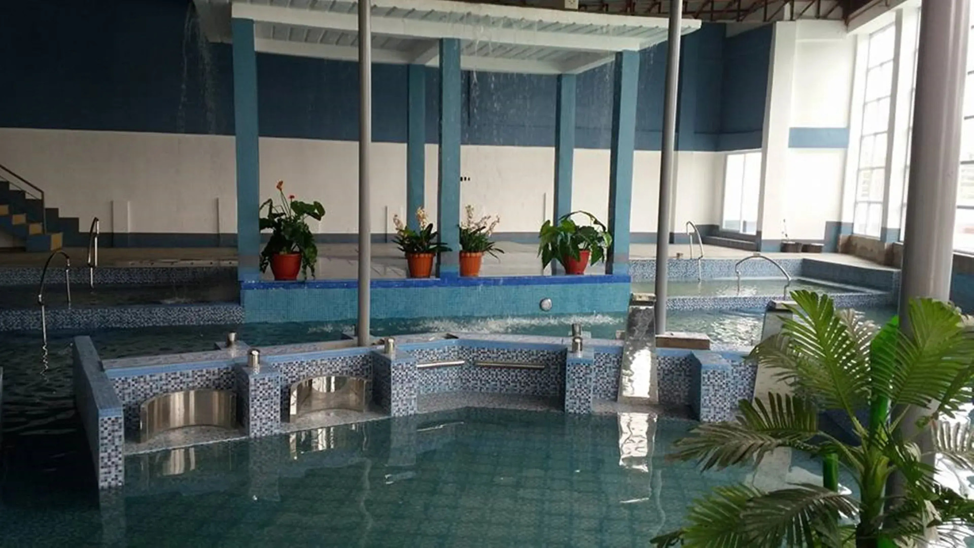 Regal Plaza Drive-Inn