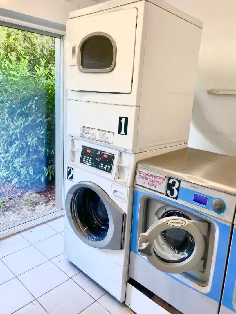 Studio en face Hopital Nord avec terrasse