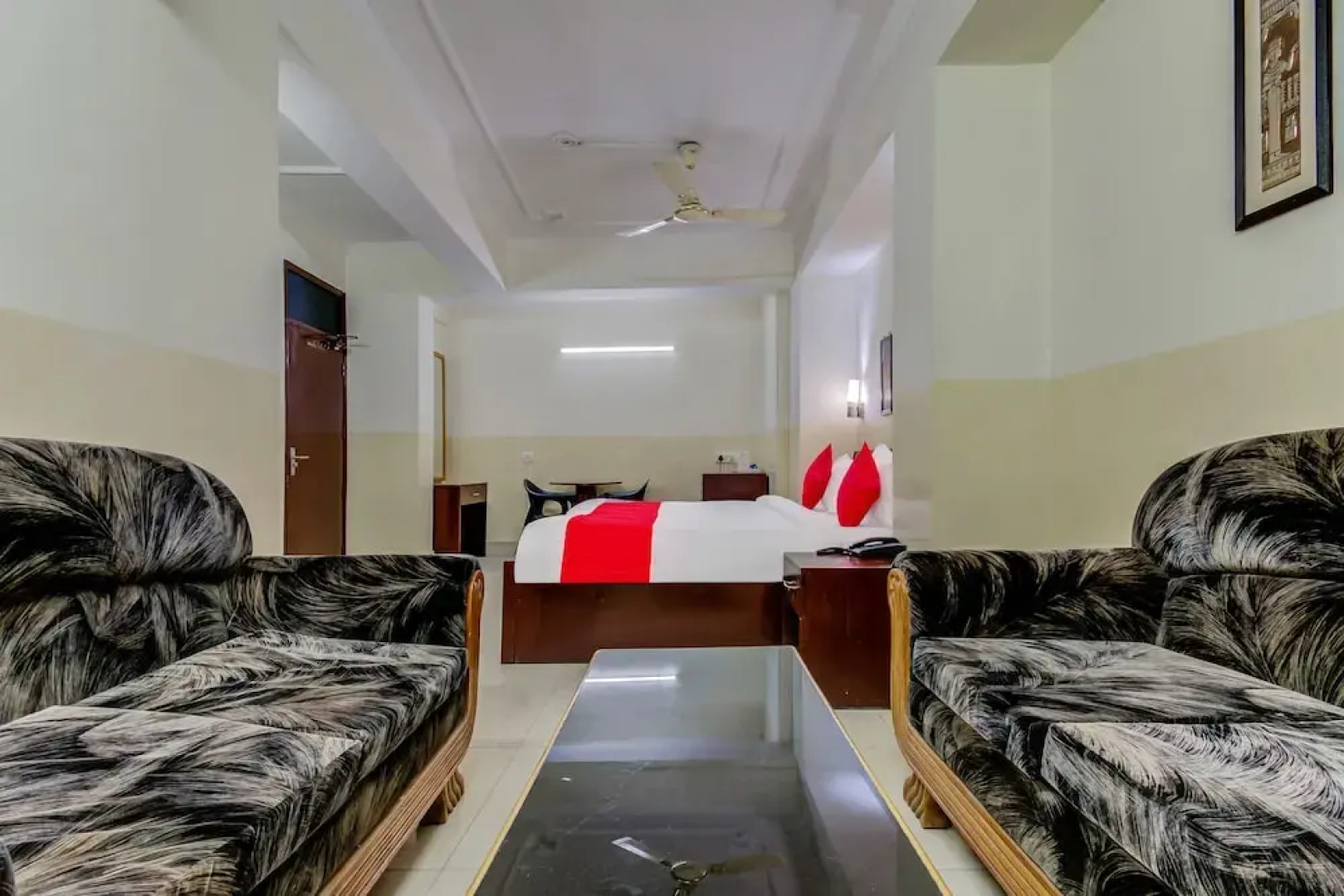 OYO Flagship 42717 Hotel Fort