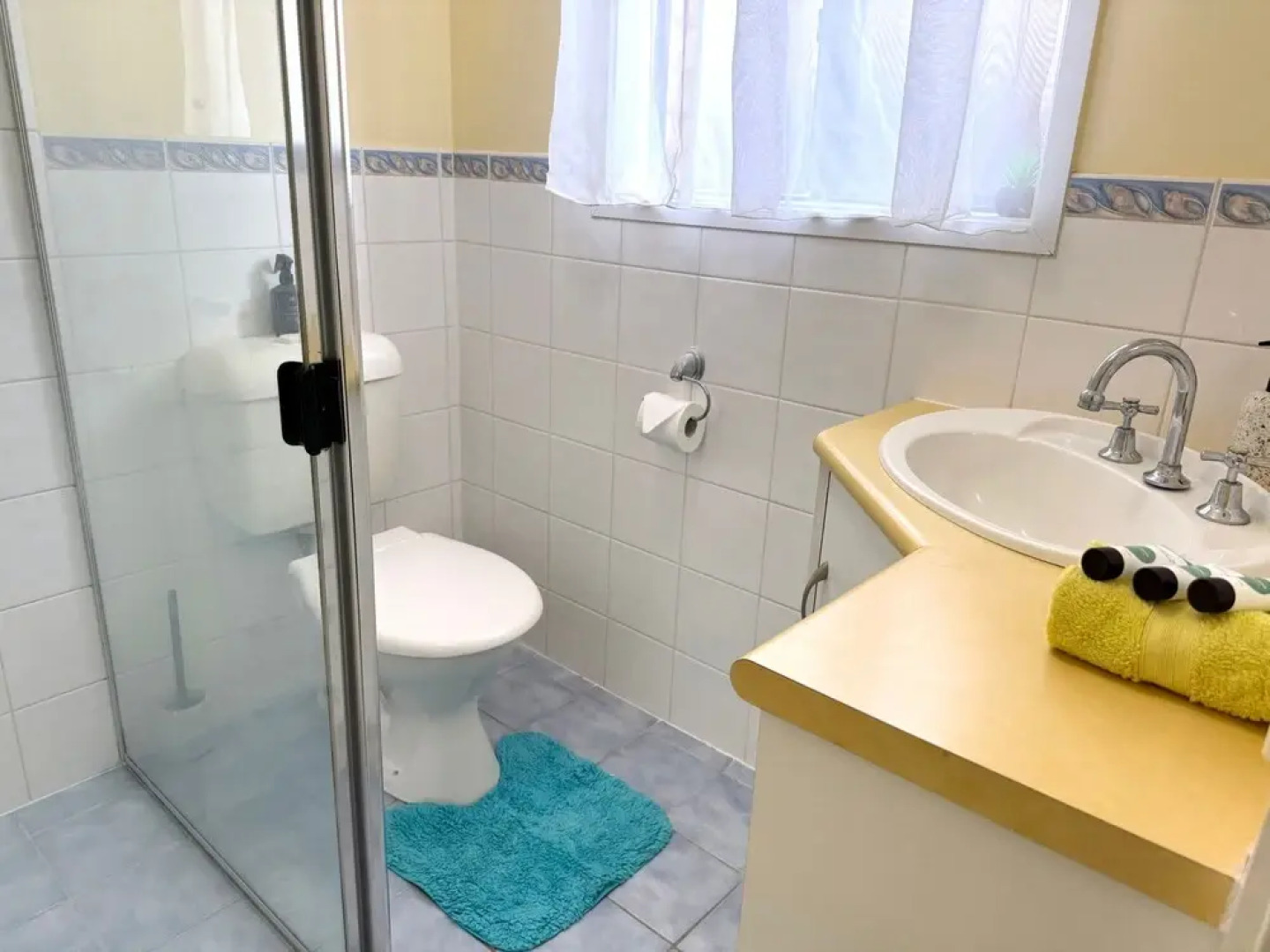 Lakeside Getaway - 4BR Jetty Wi-fi Waterfront