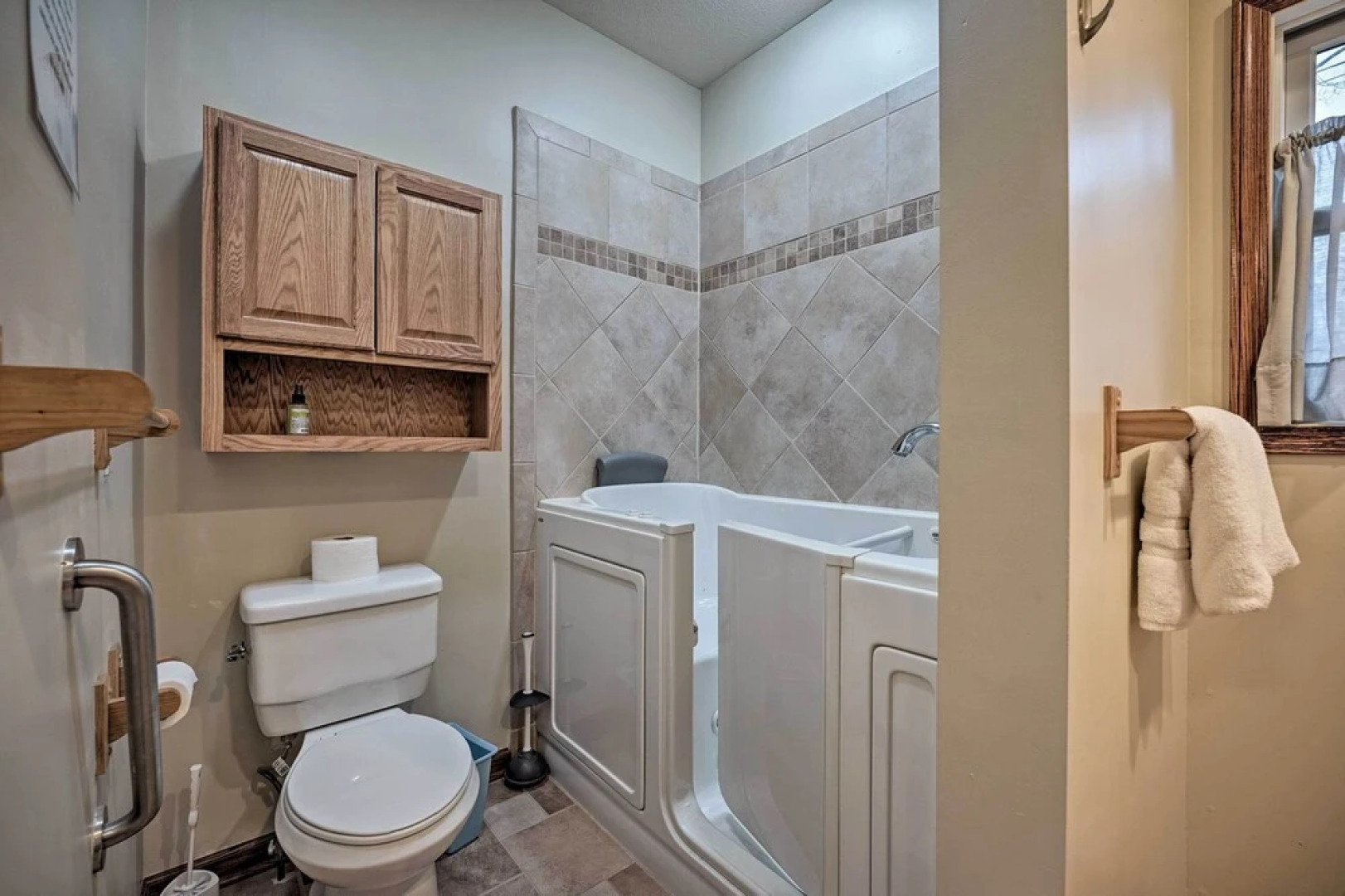 Lake Michigan Waterfront Home: 1 Mile to Downtown!