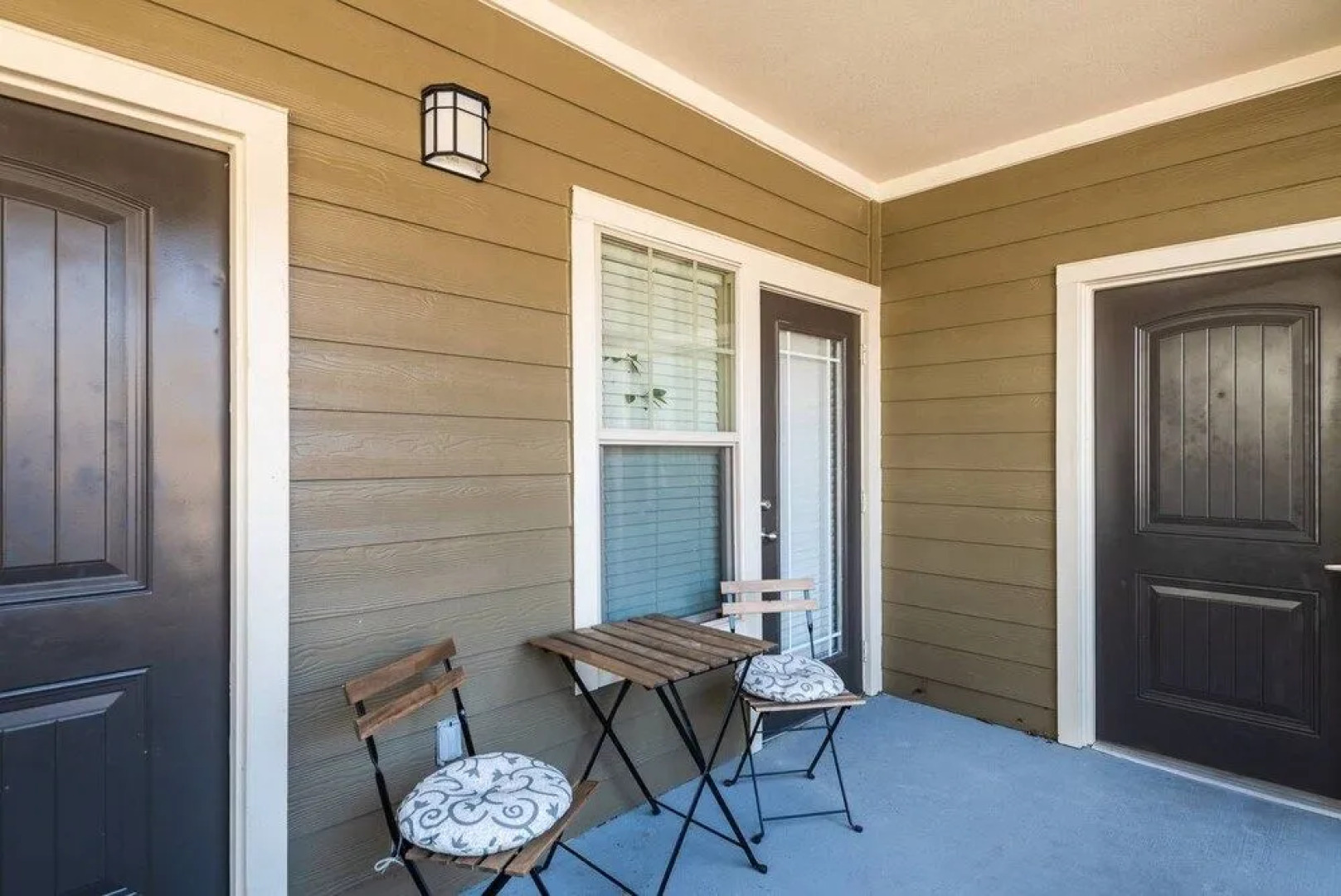 Dog-Friendly Woodlands Townhouse Near Market St.