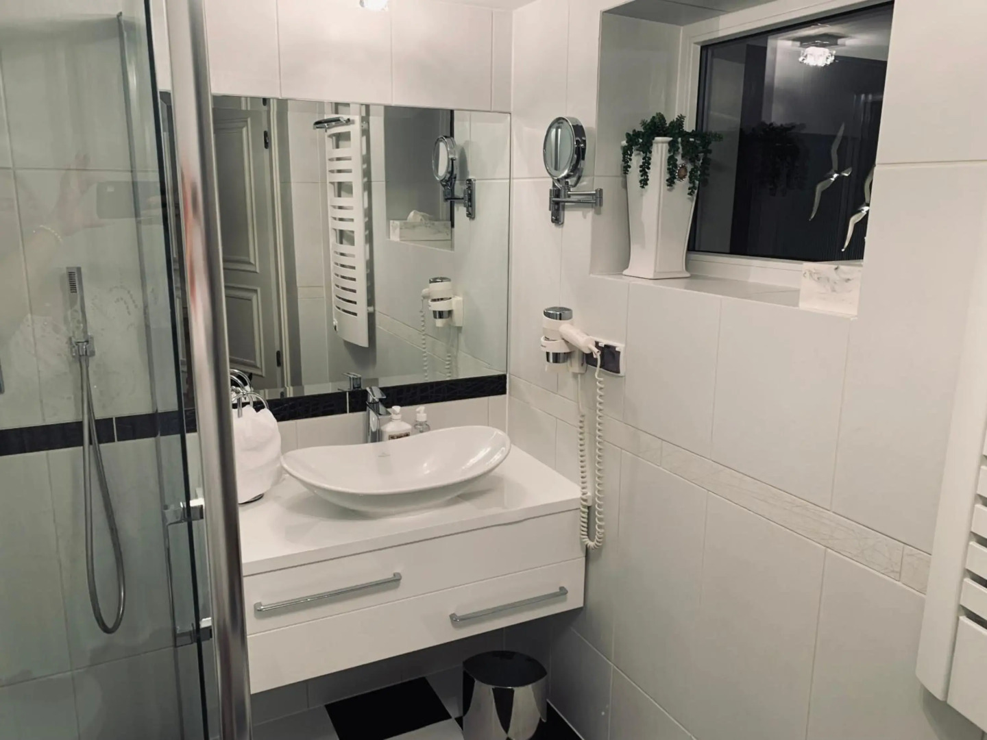 Apartament z prywatnym, krytym basenem