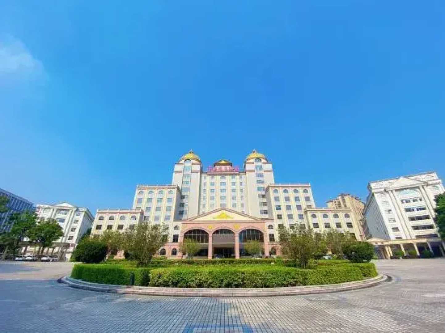 Qianjiang Hot Spring Hotel