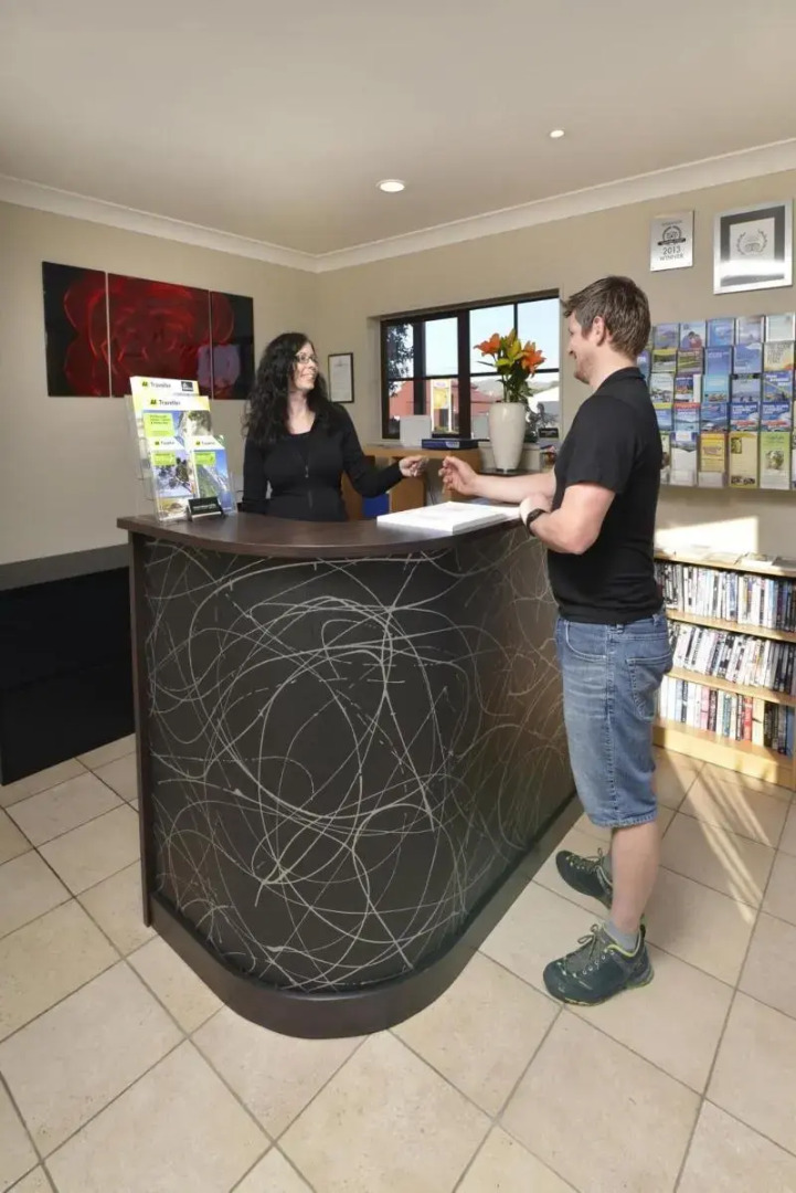 Knightsbridge Court Motor Lodge