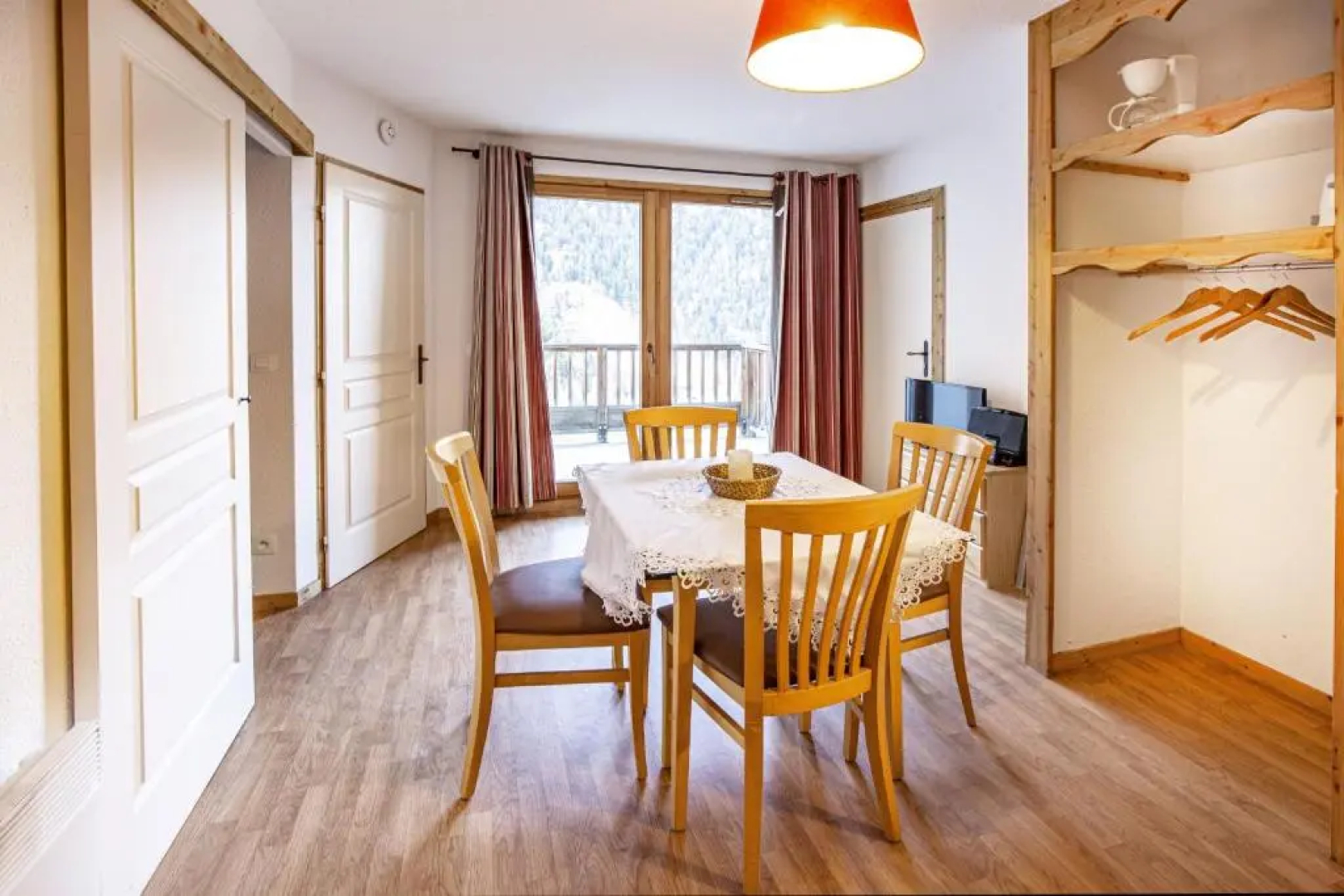 Le Hameau SPA & PISCINE appartement 2 pieces 4pers by Alpvision Residences