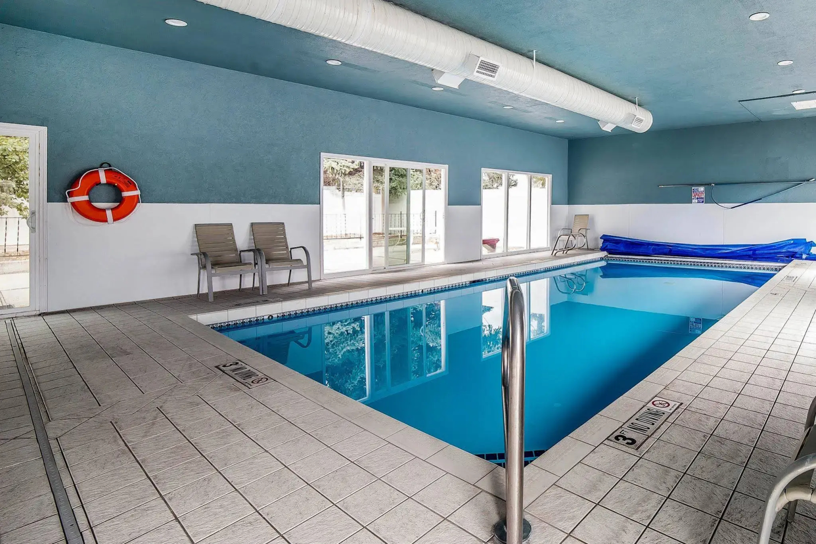 Econo Lodge Inn & Suites