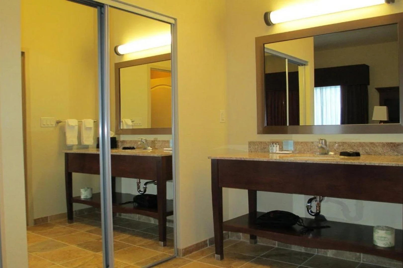 Hampton Inn & Suites Minot Airport