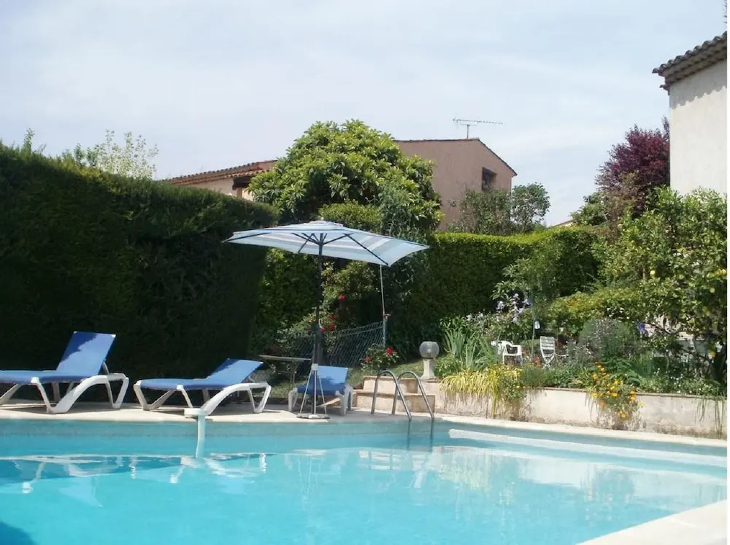 Upper Part of a Villa With 3 Bedrooms in Vence, With sea View, Private