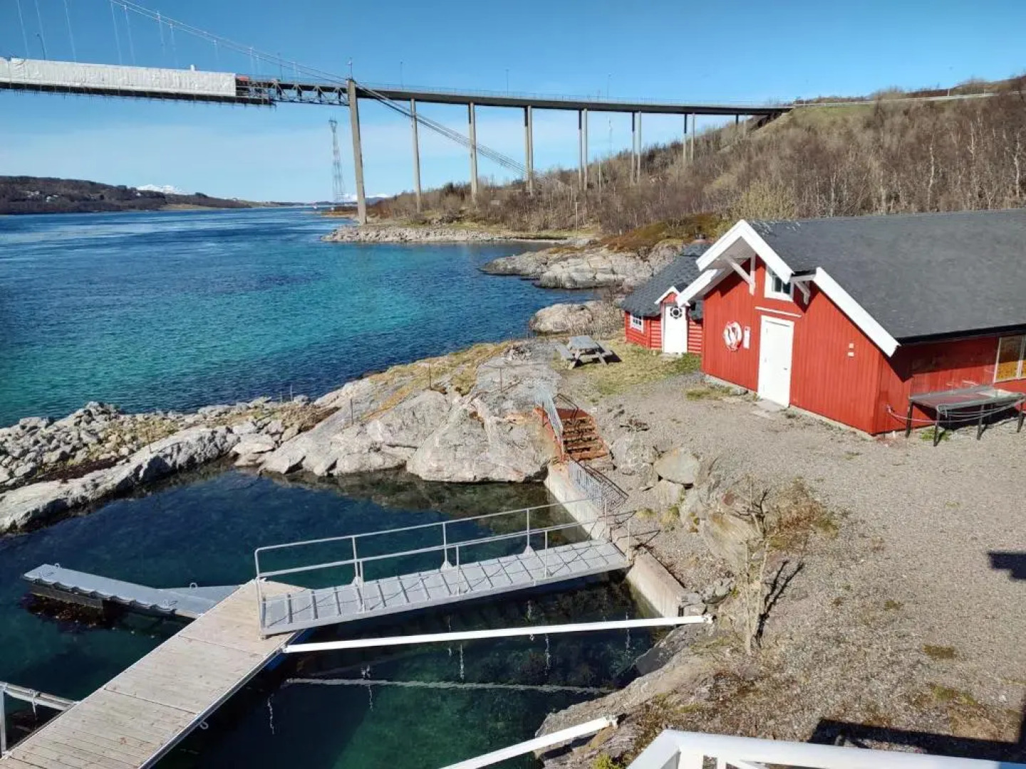 Tjeldsundbrua Overnatting - Sjøhus1