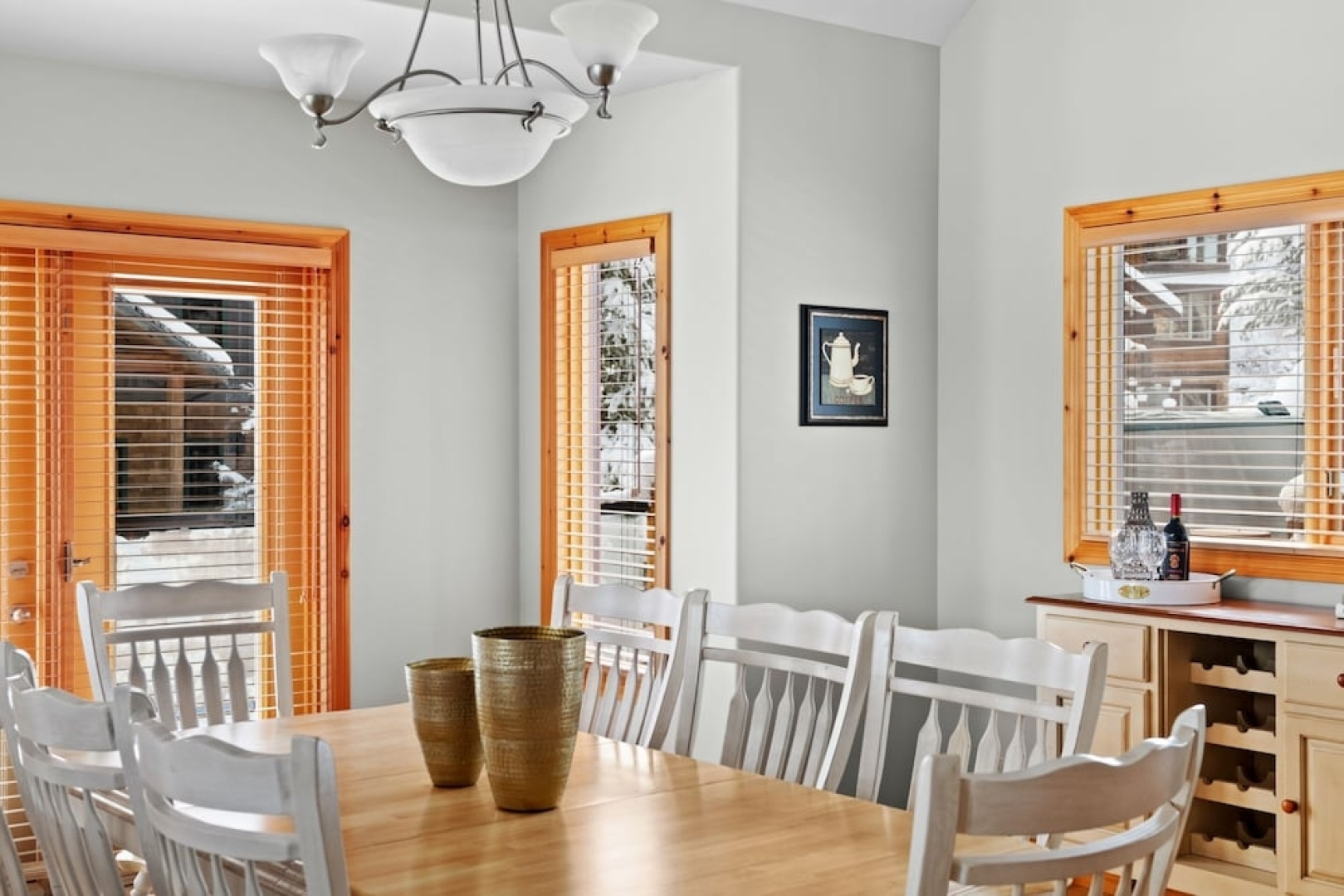 MODERN 4,500 sqft Ski Chalet: 5 Br + 6 Ba | Pool Table | Pool + PRIVATE Hot Tub