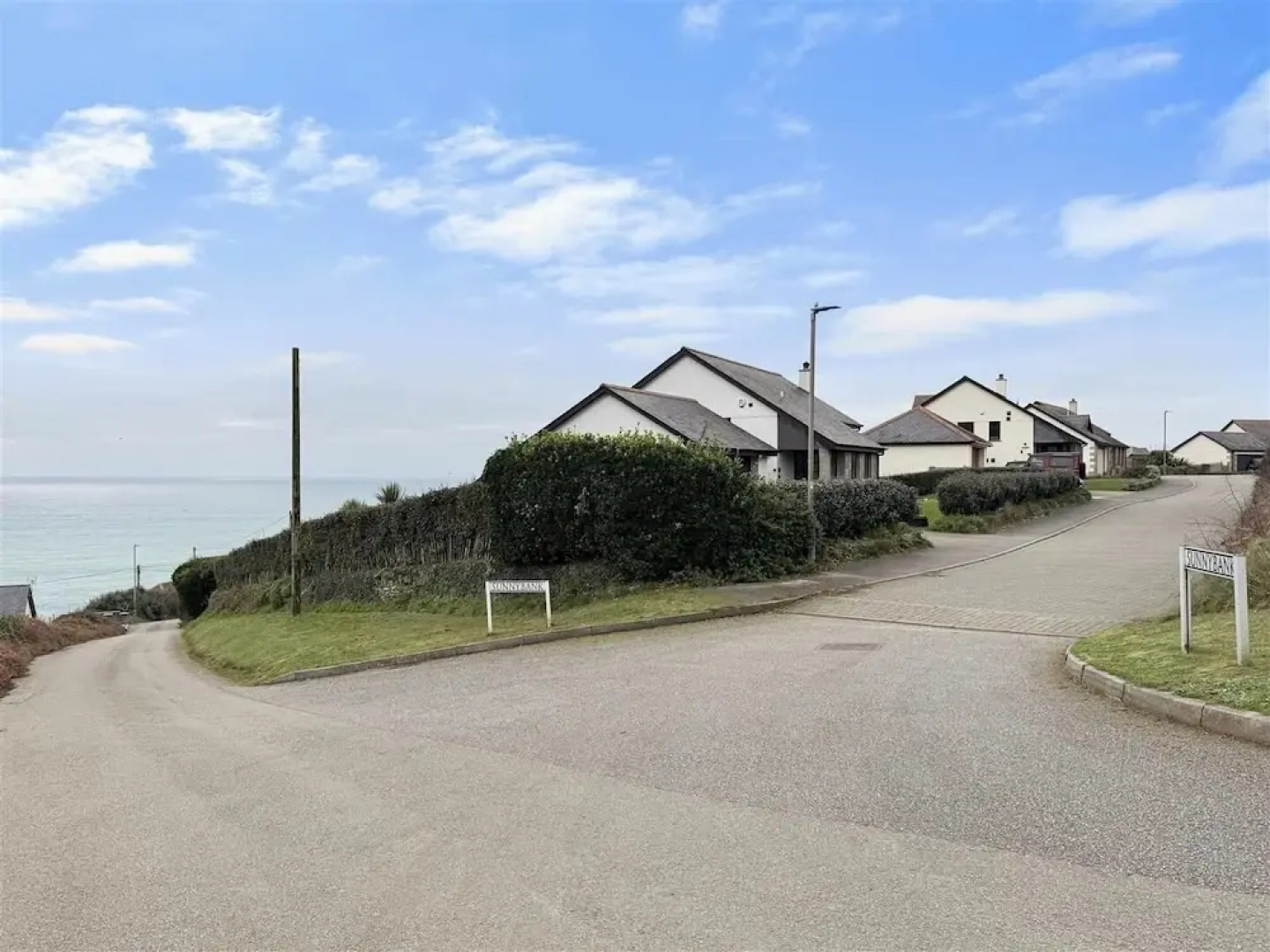 Seaside Escape-sleeps10-family&petfriendly-balcony