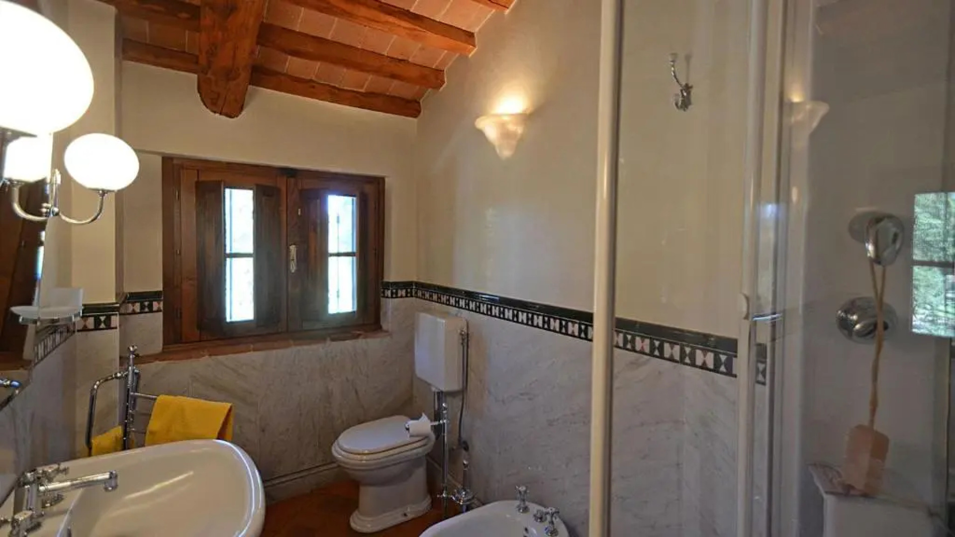 LA MAGIA 8&2, Emma Villas