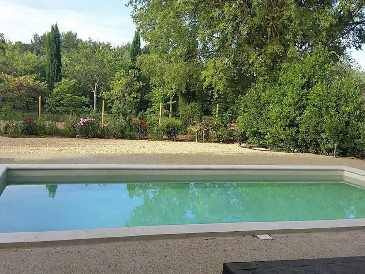 Sun-kissed Villa in Carpentras With Swimming Pool