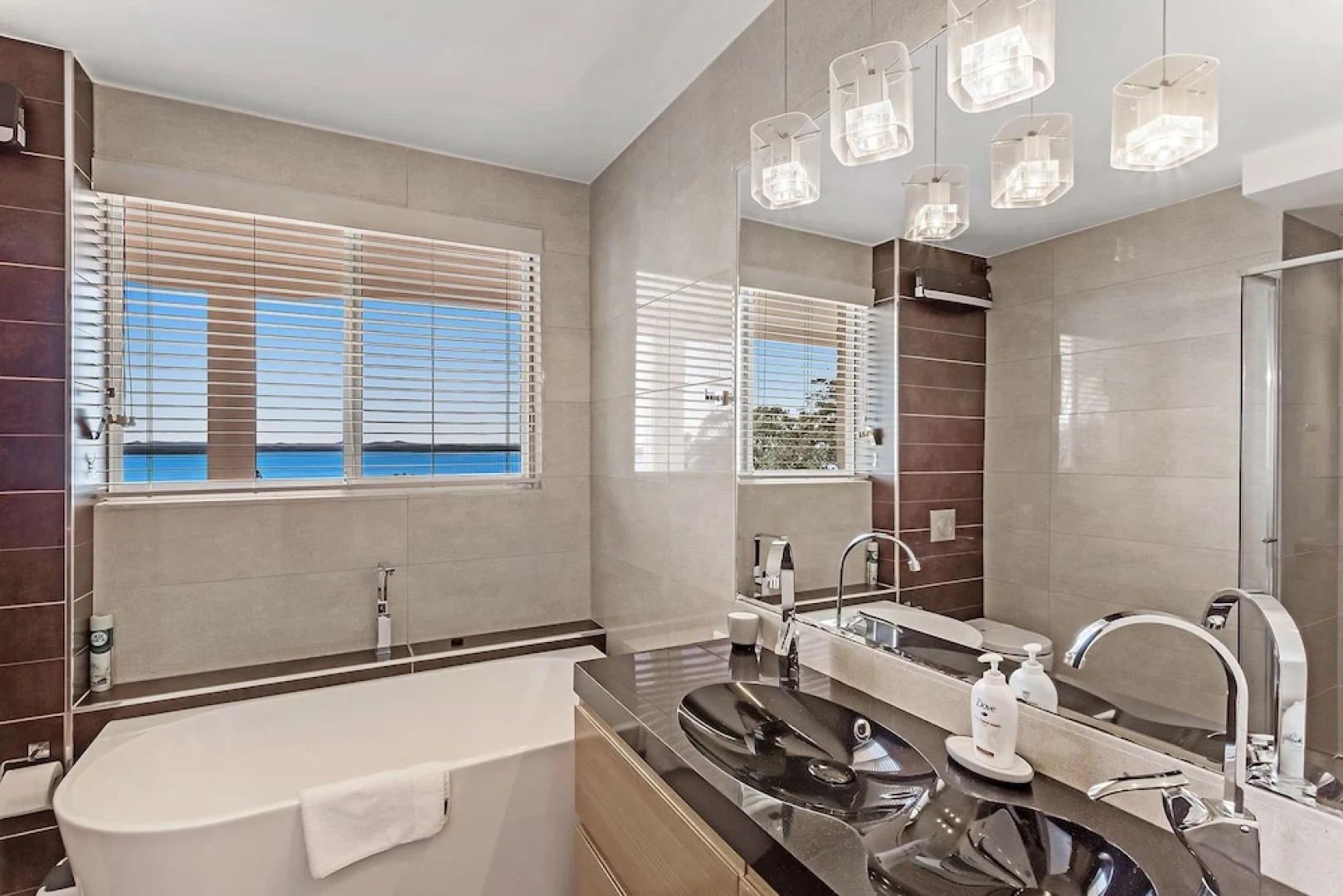 Phuza Maningi, 17 Myan Close