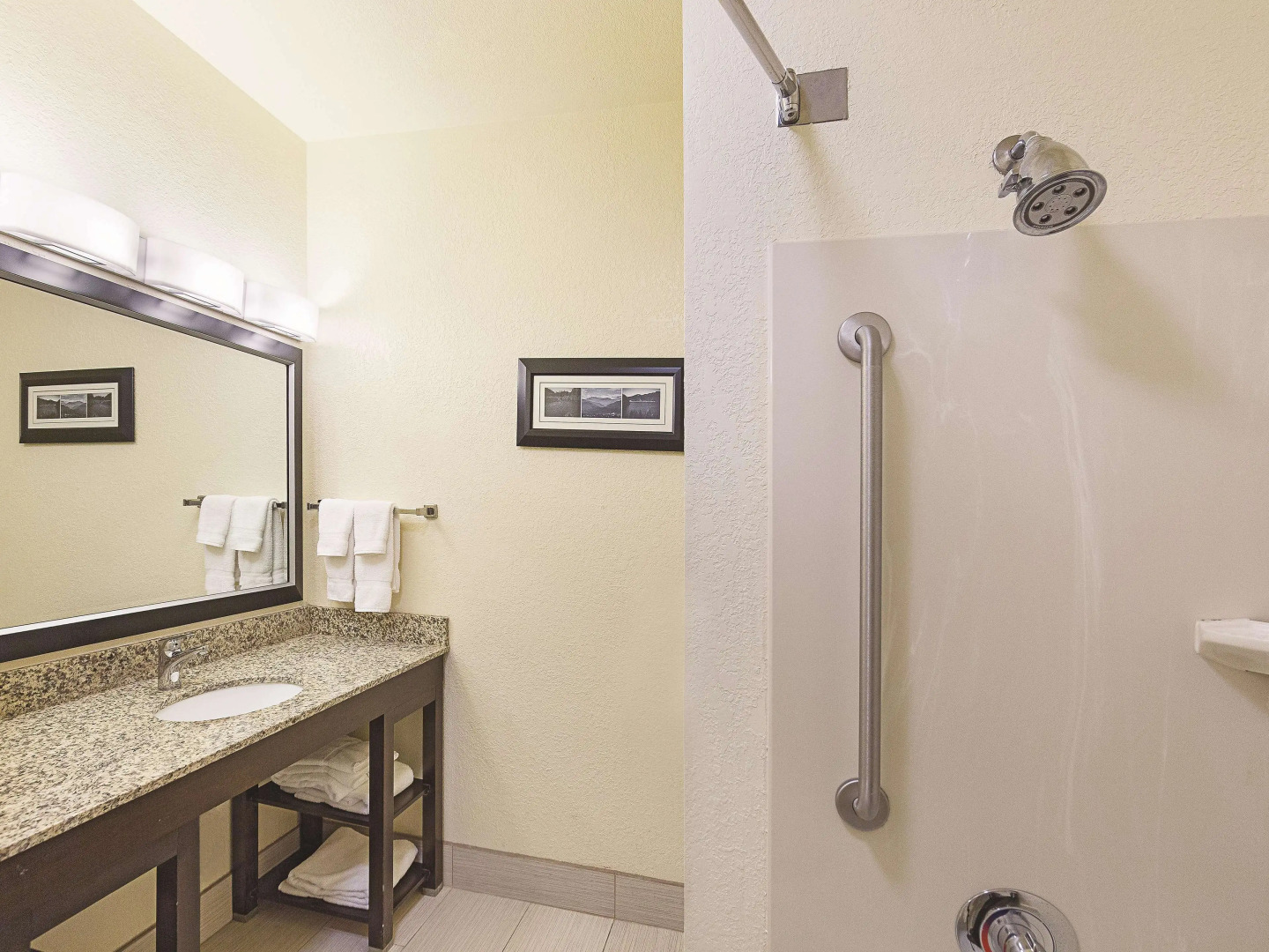 La Quinta Inn & Suites by Wyndham Central Point - Medford