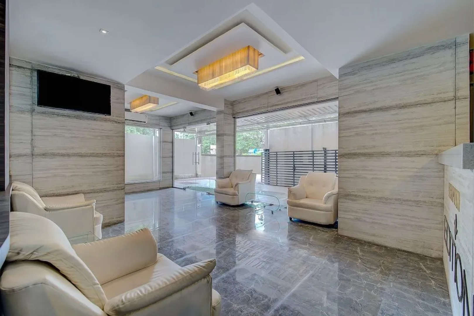 Edition O 30007 Crown Inn Panvel