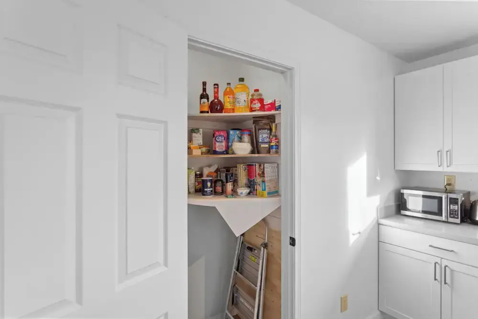 Serene Palmer Home: Walk to Downtown & Riverfront!