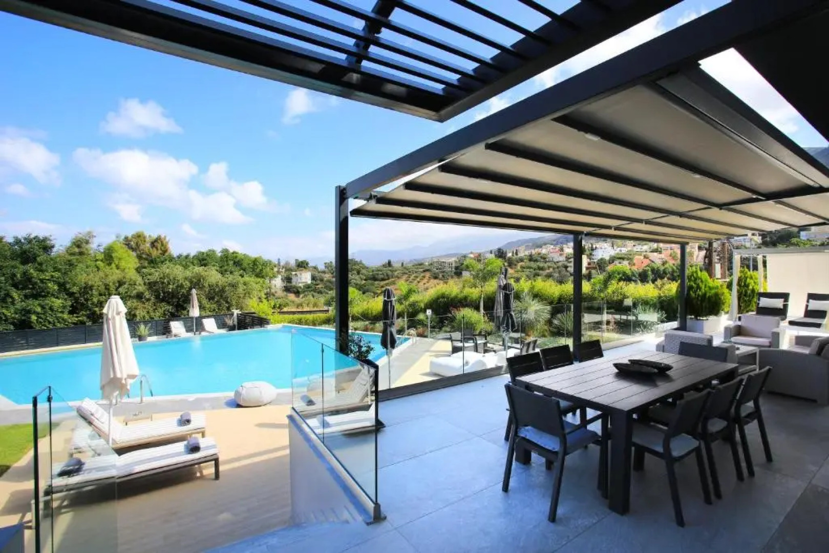 Orama 4 bedroom Villa & Orama 3 bedroom Suite