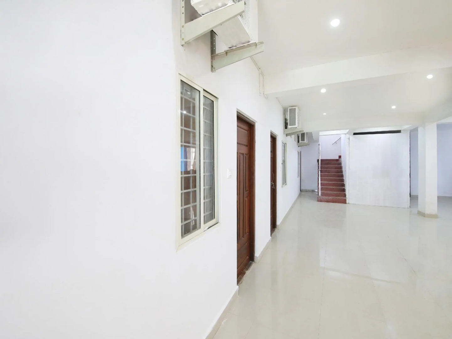 OYO 24279 C Seasons Inn