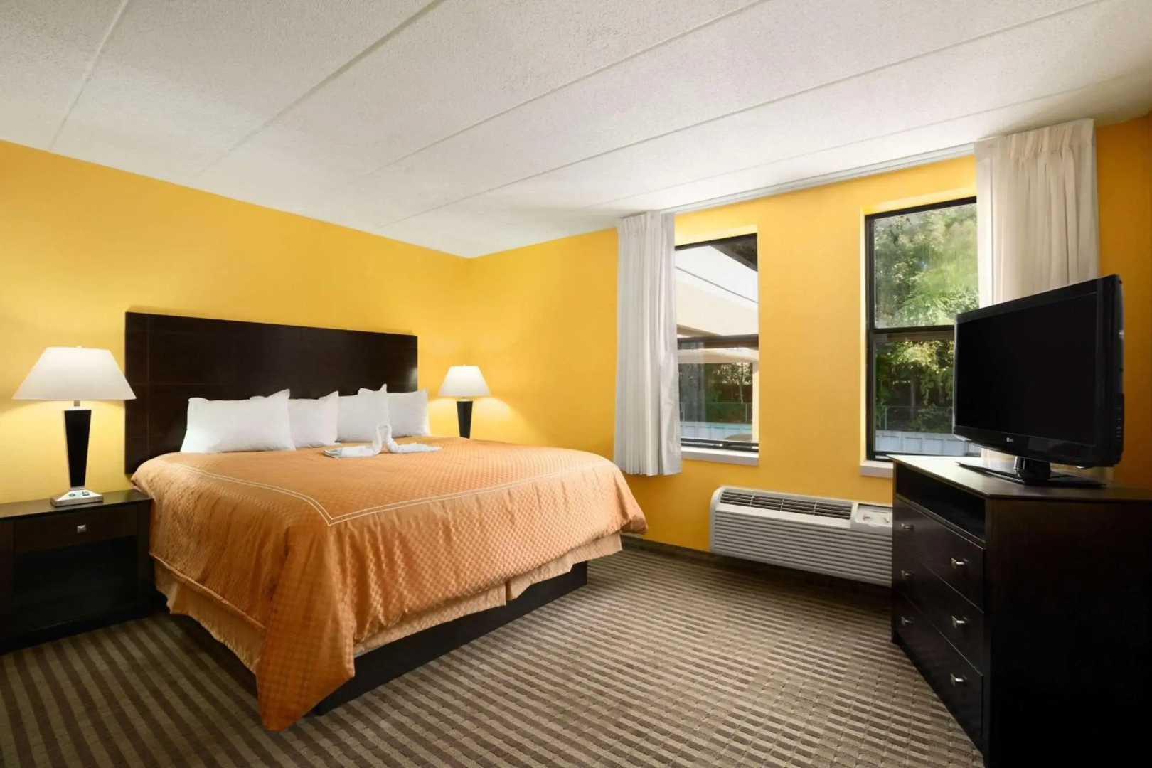 La Casa Inn & Suites - Middleboro