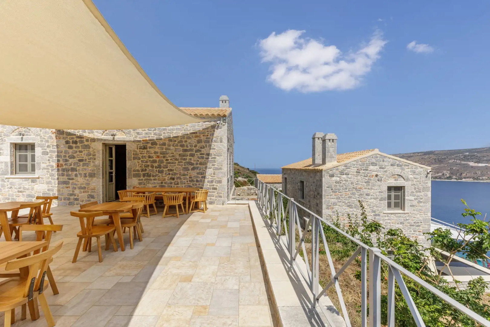 Trapela Limeni Luxury Suites