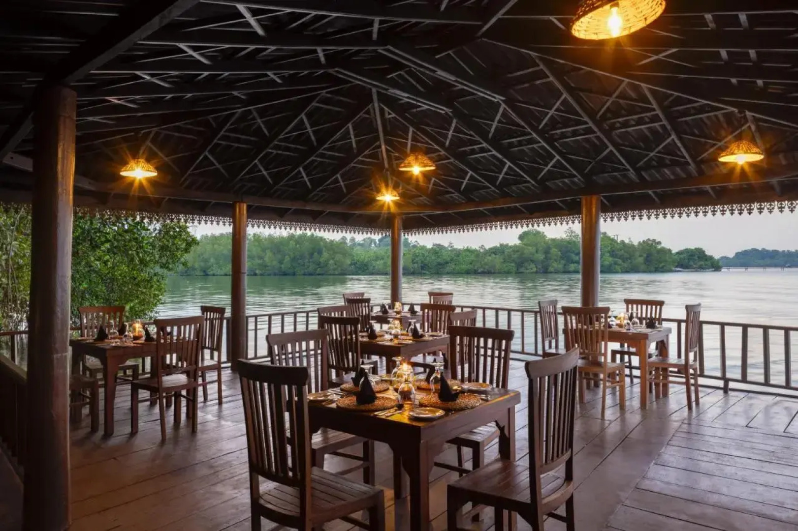 OYO 396 Lotus Paradise Nature Resort