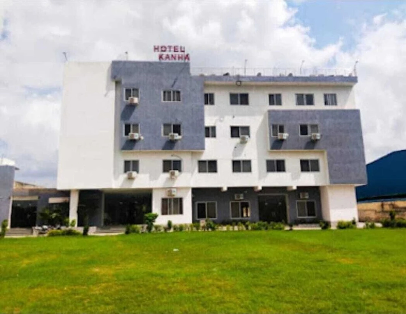 Kanha Hotel & Resort