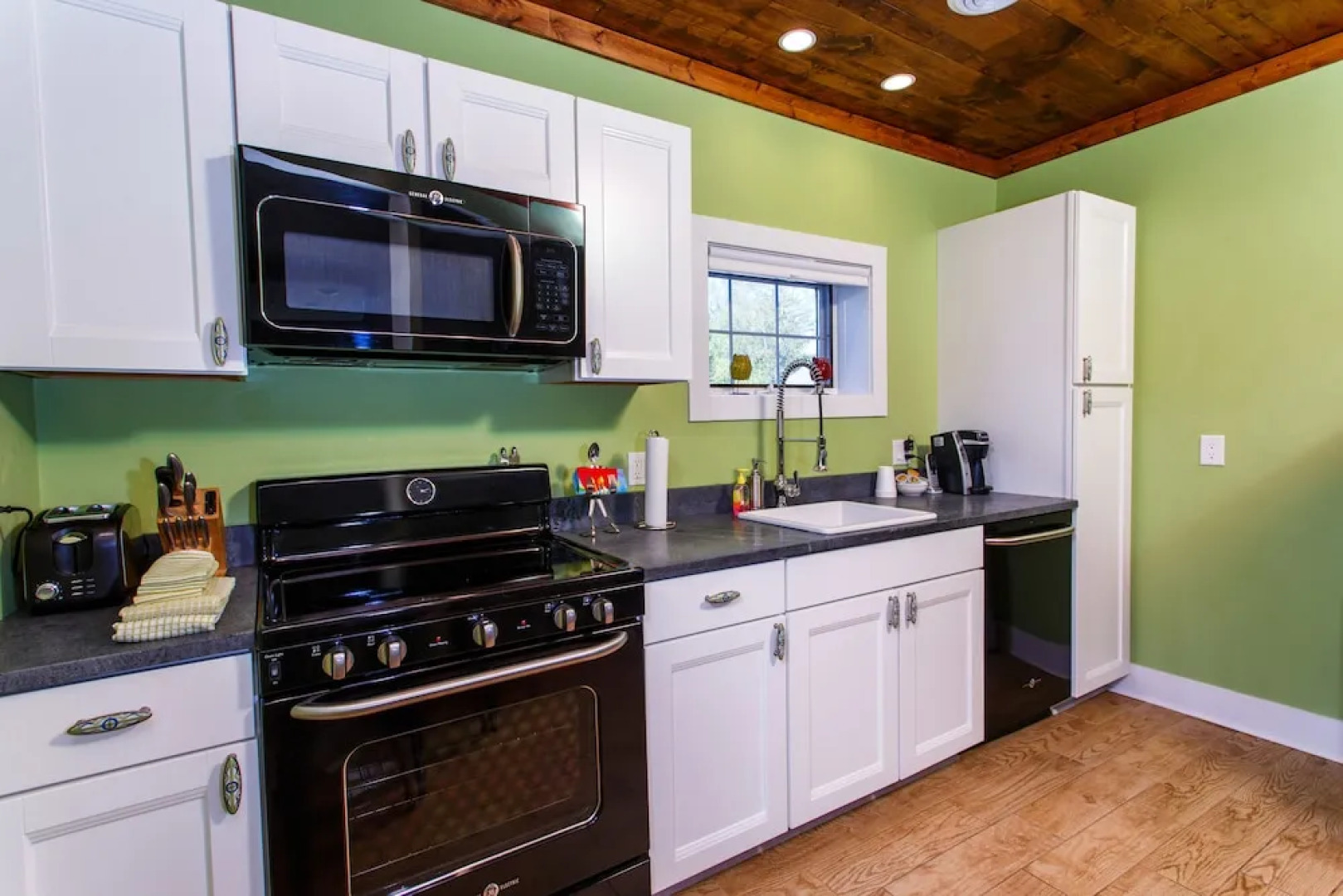 Julie's Park Cafe and Motel