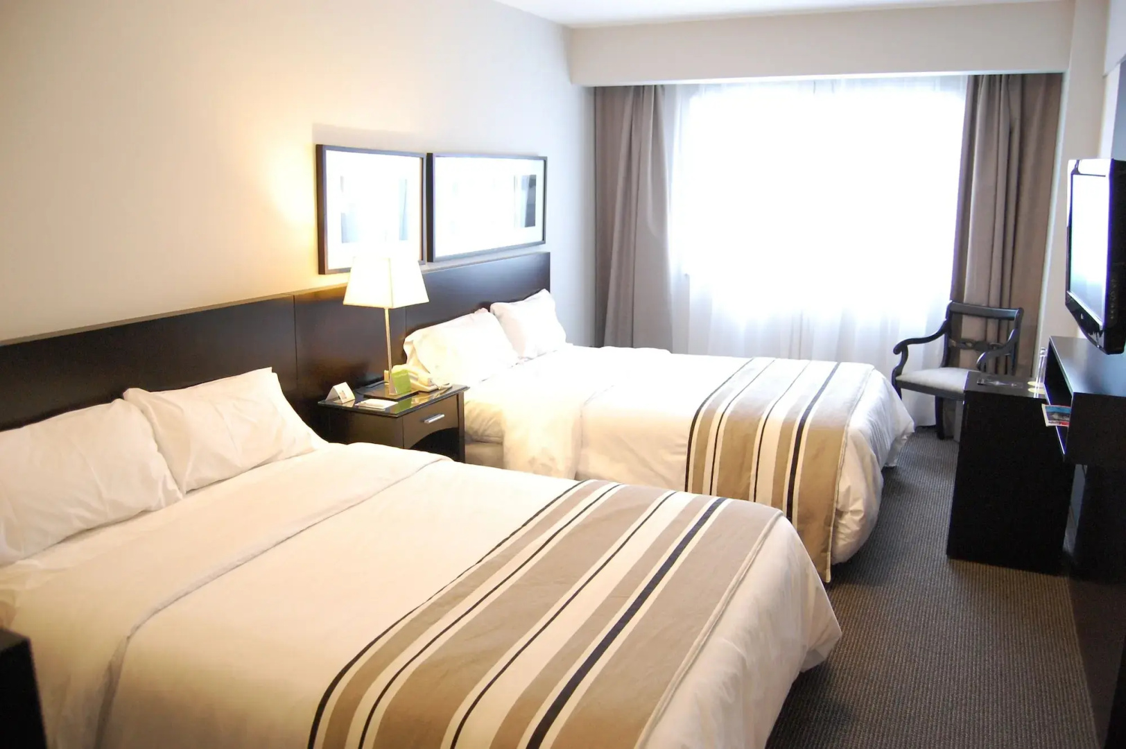 Plaza Real Suites Hotel