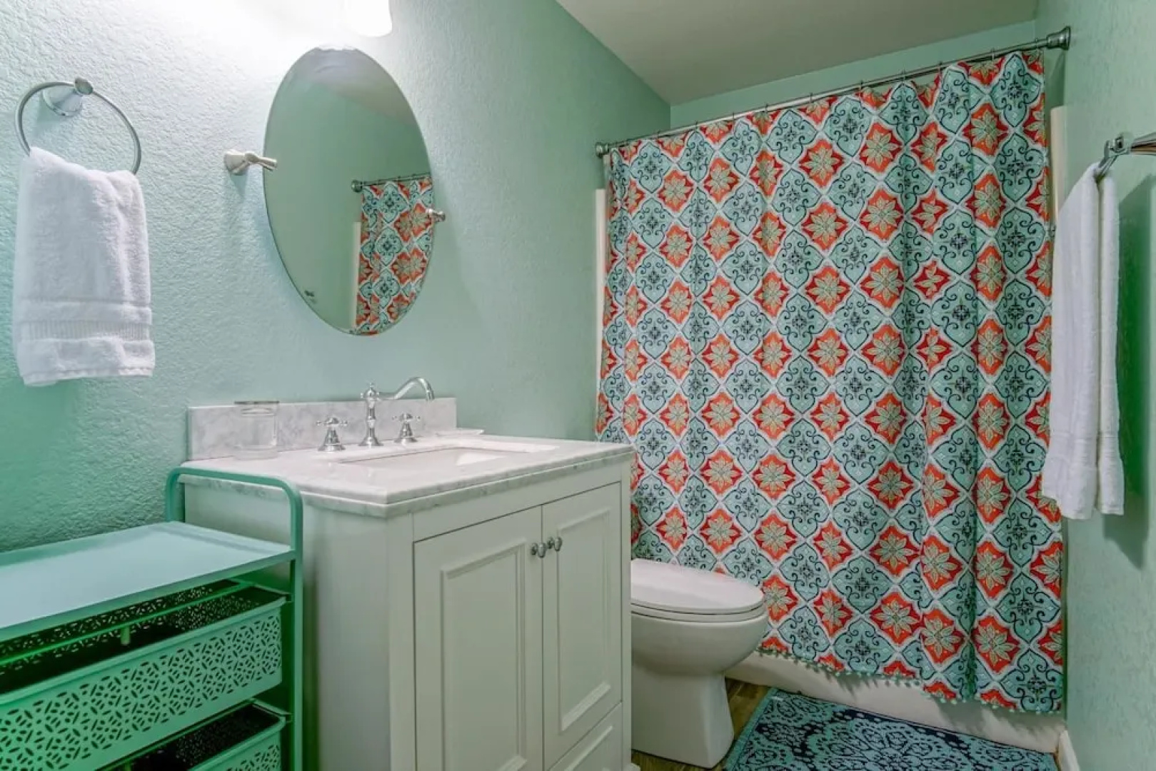 Trendy Country Club Condo