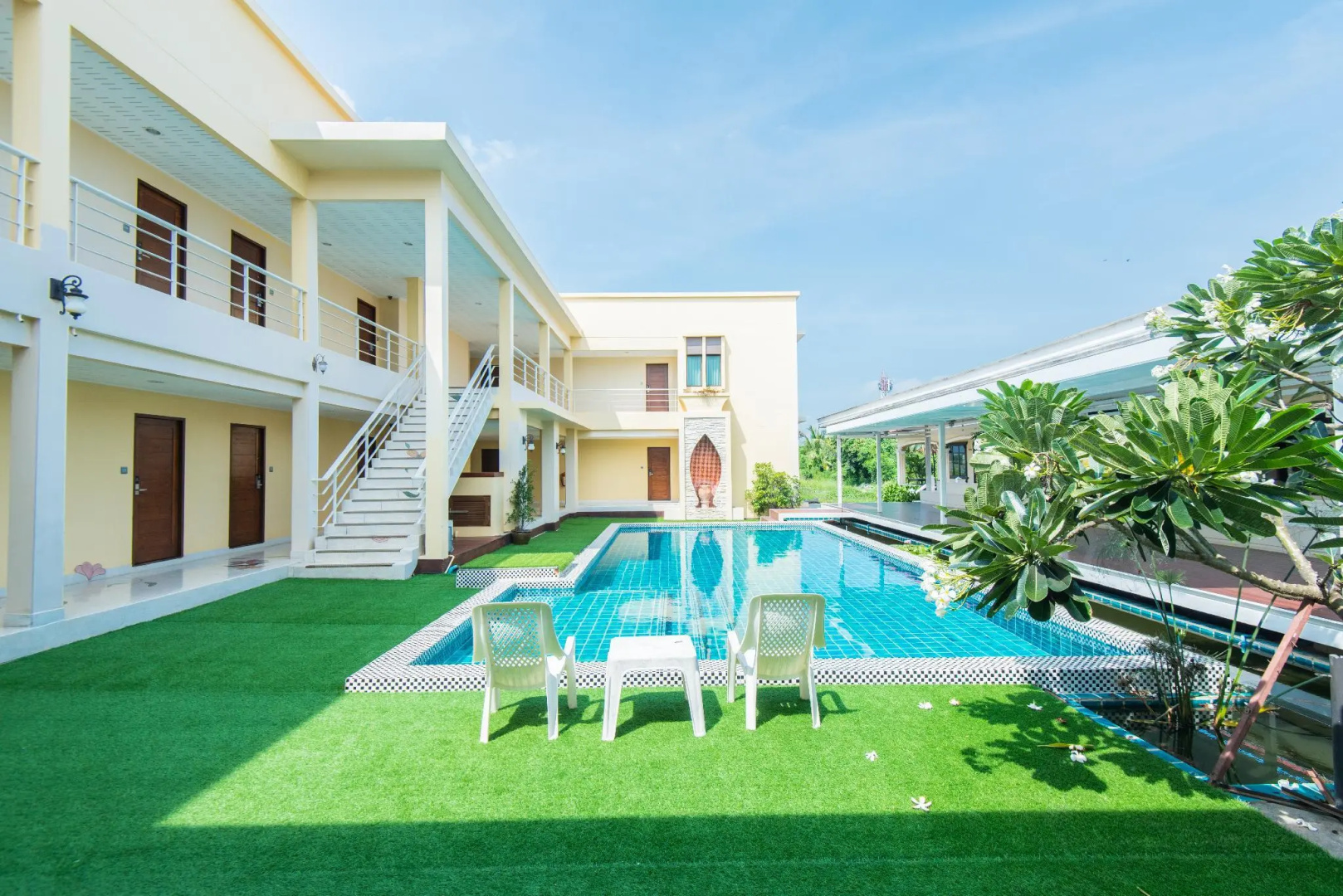 Baan Talay See Cream Resort