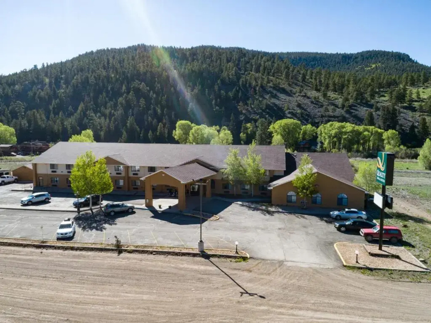 Allington Inn & Suites South Fork