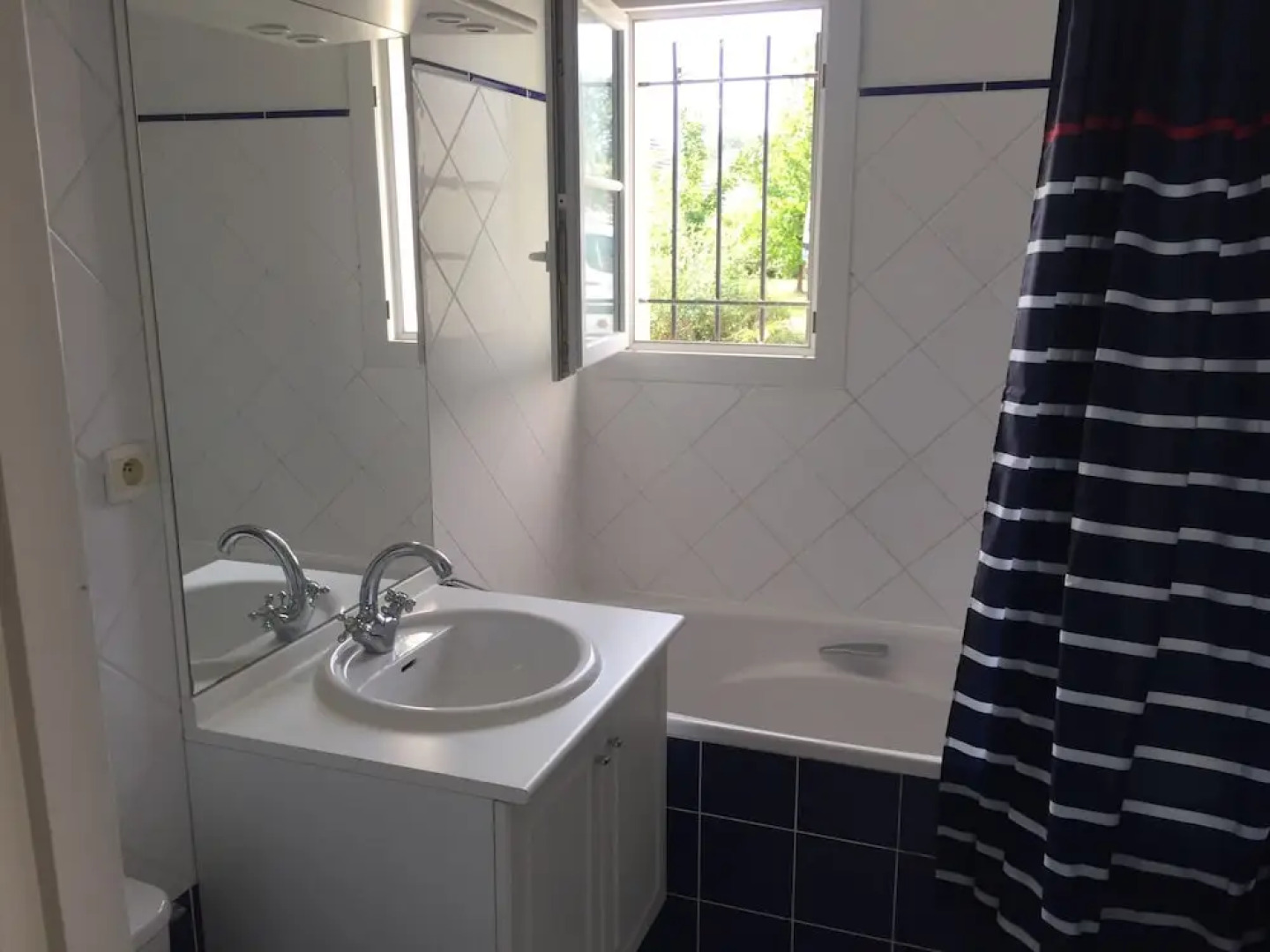 Charming House 300m Away From a 18 Holes Golf Course and Only 15 km From Orlã©ans