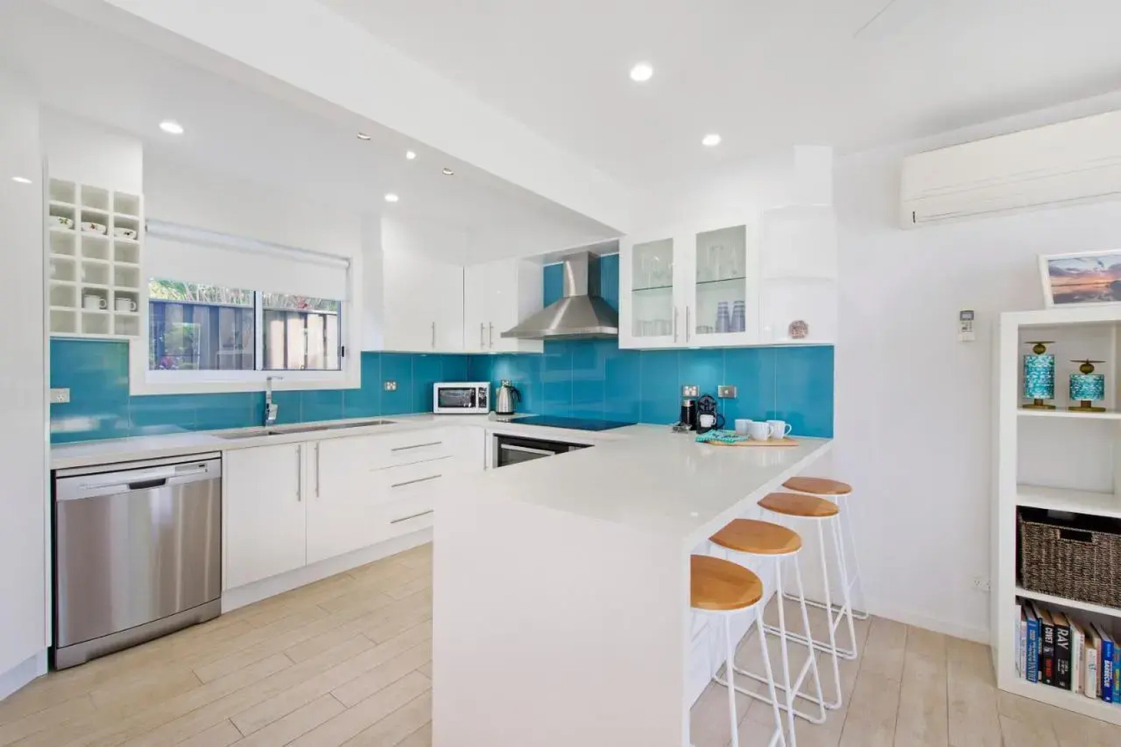 Middle Rock Beach House - Beach Front, Lake Cathie