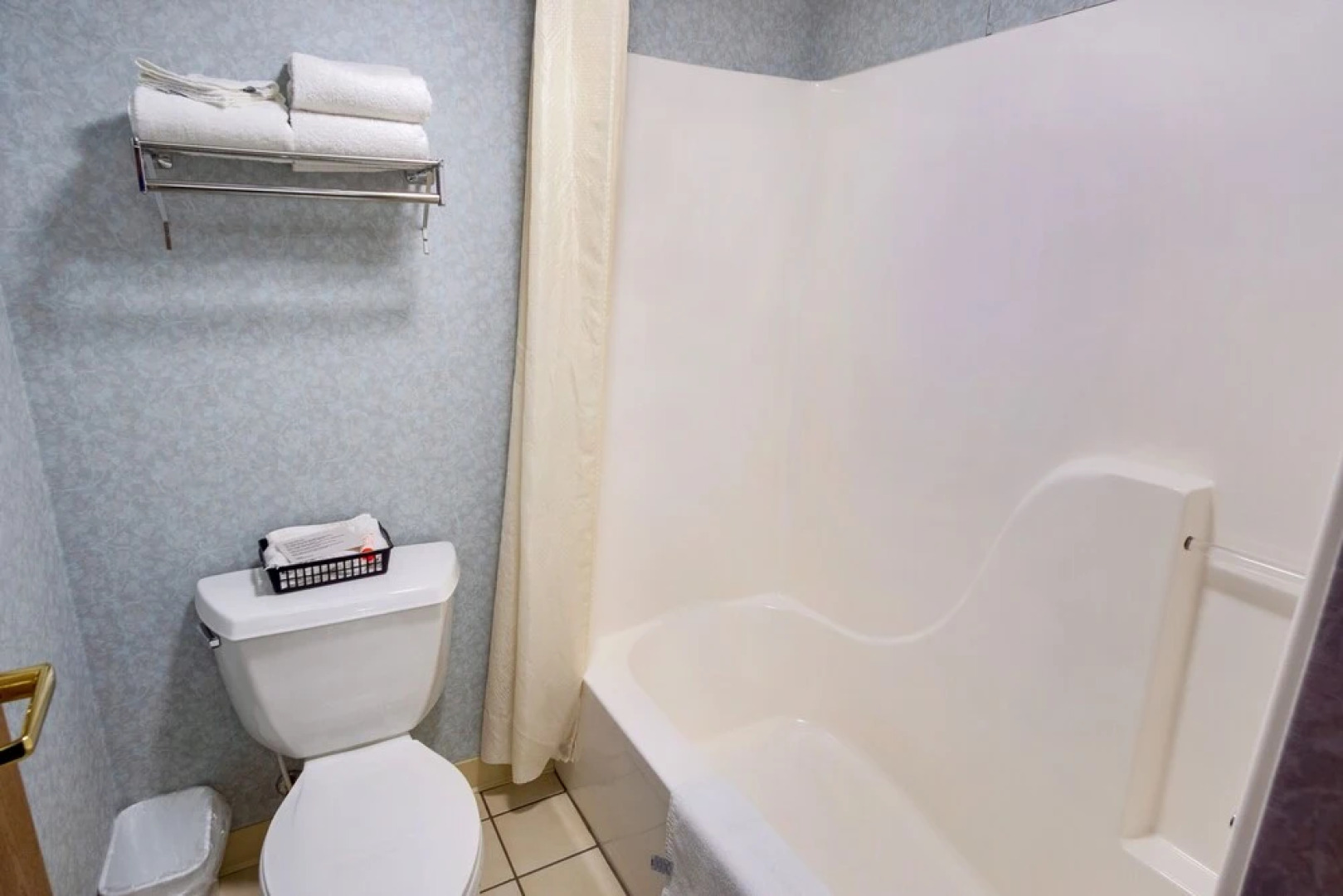 Econo Lodge Inn & Suites Lake Of The Ozarks