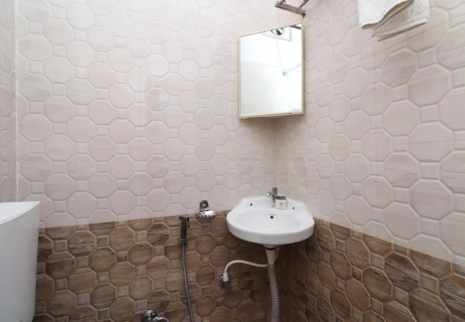 Mv Hotel By OYO Rooms