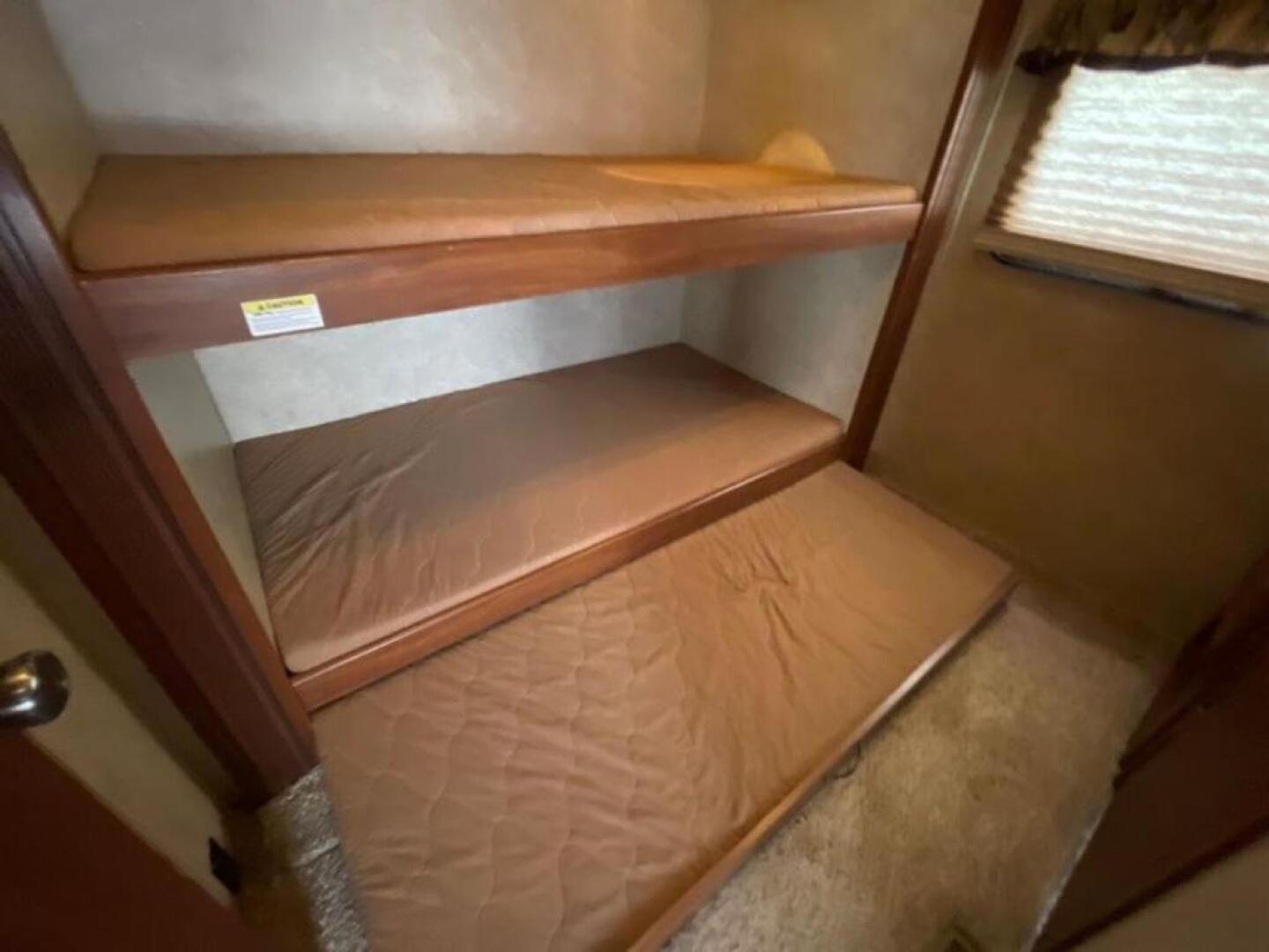 Gorgeous Glamping RV plus Indoor Hot Tub