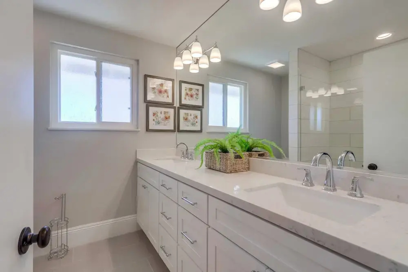 Gorgeous Upgraded 5 Bedroom & 3 Bath Home with pool