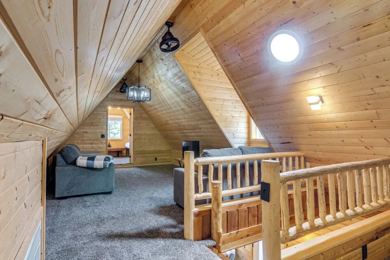 Inviting Utah Cabin w/ Spacious Deck + Fireplace!